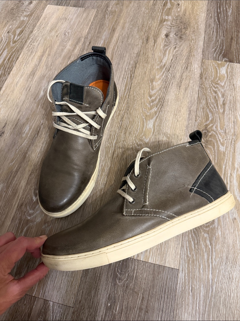 Steve Madden leather Forse 217 lace up high top sneaker shoe rubber bottoms 10.5